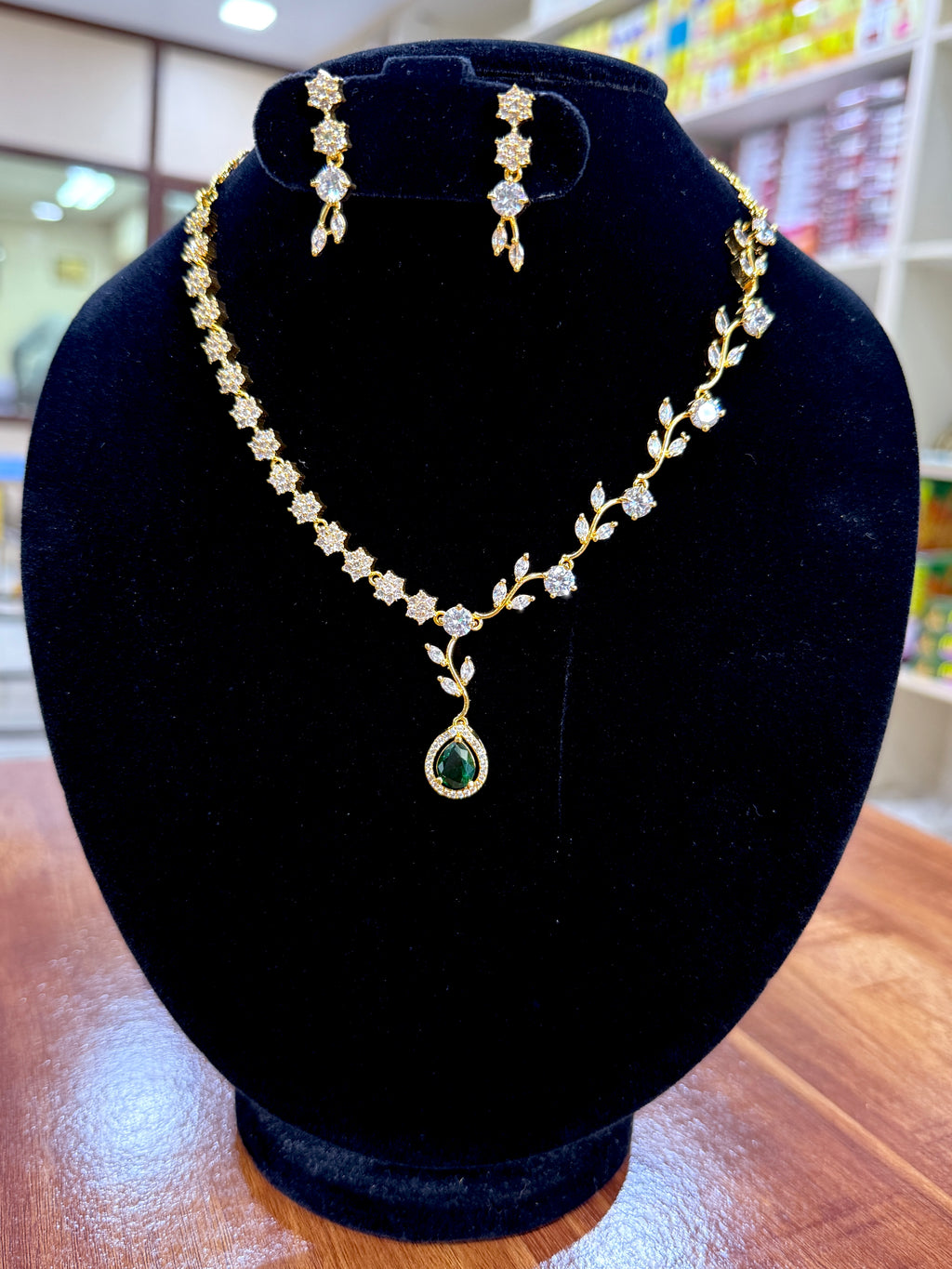 Leaf Design Cz necklace