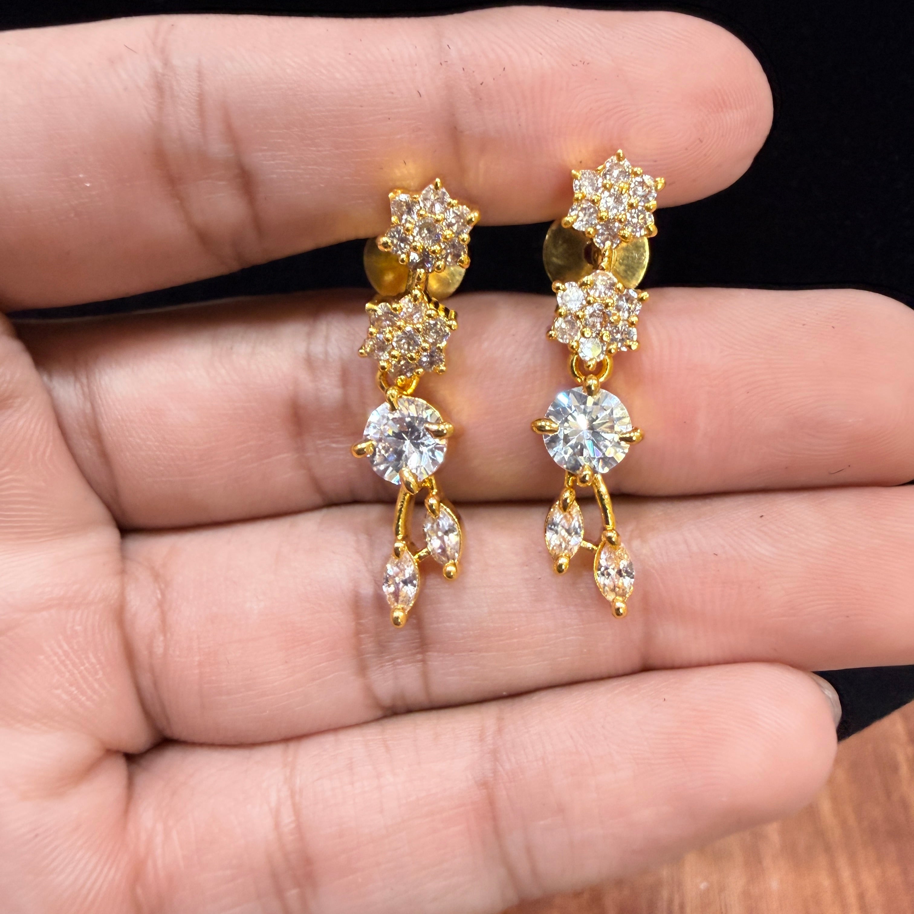 Leaf Design Cz necklace