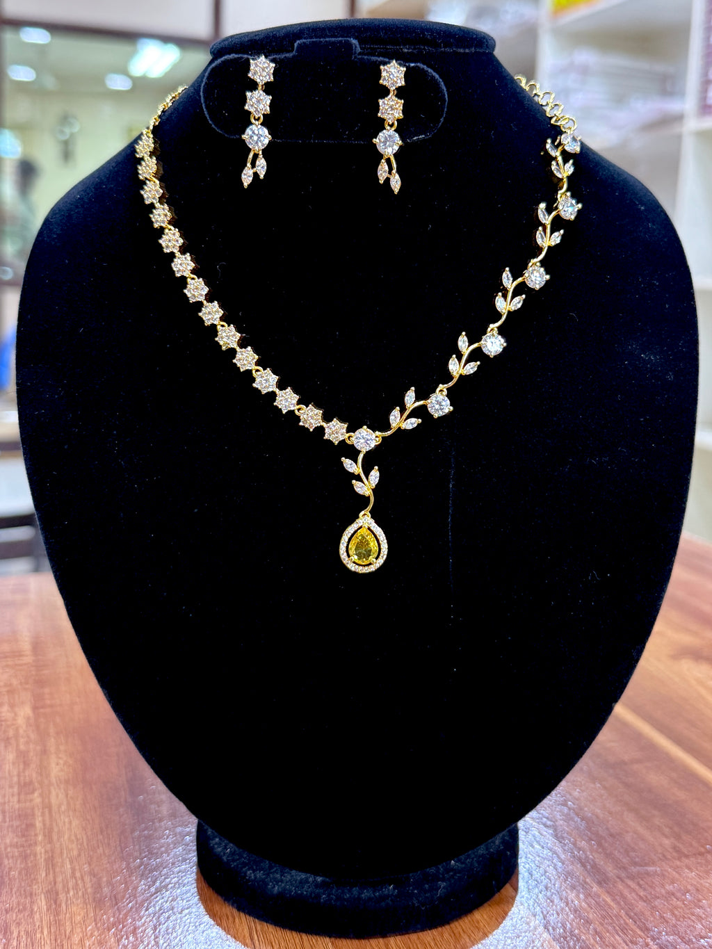 Leaf Design Cz necklace