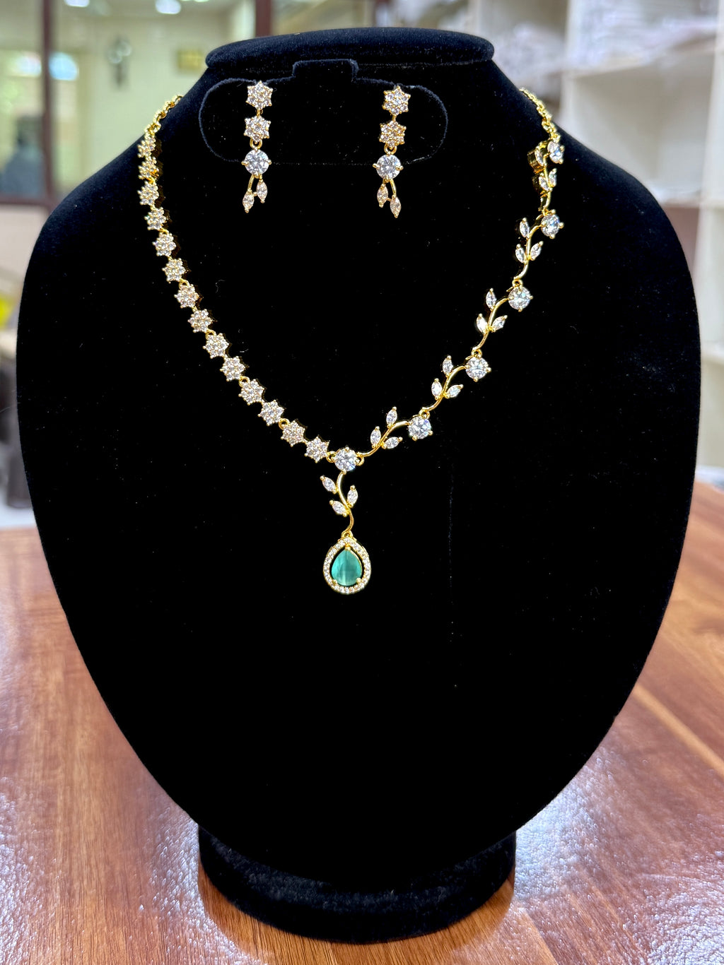 Leaf Design Cz necklace