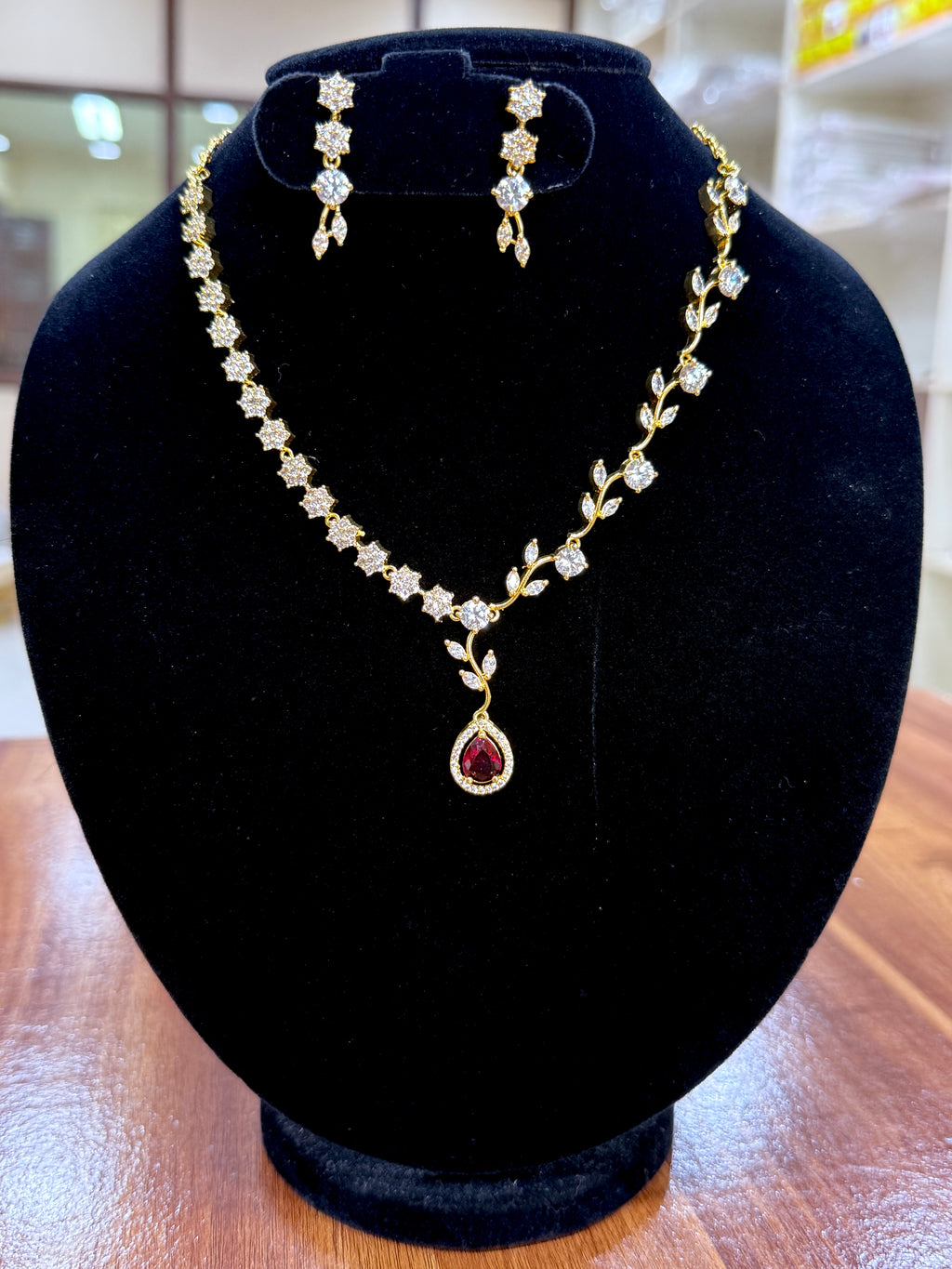 Leaf Design Cz necklace