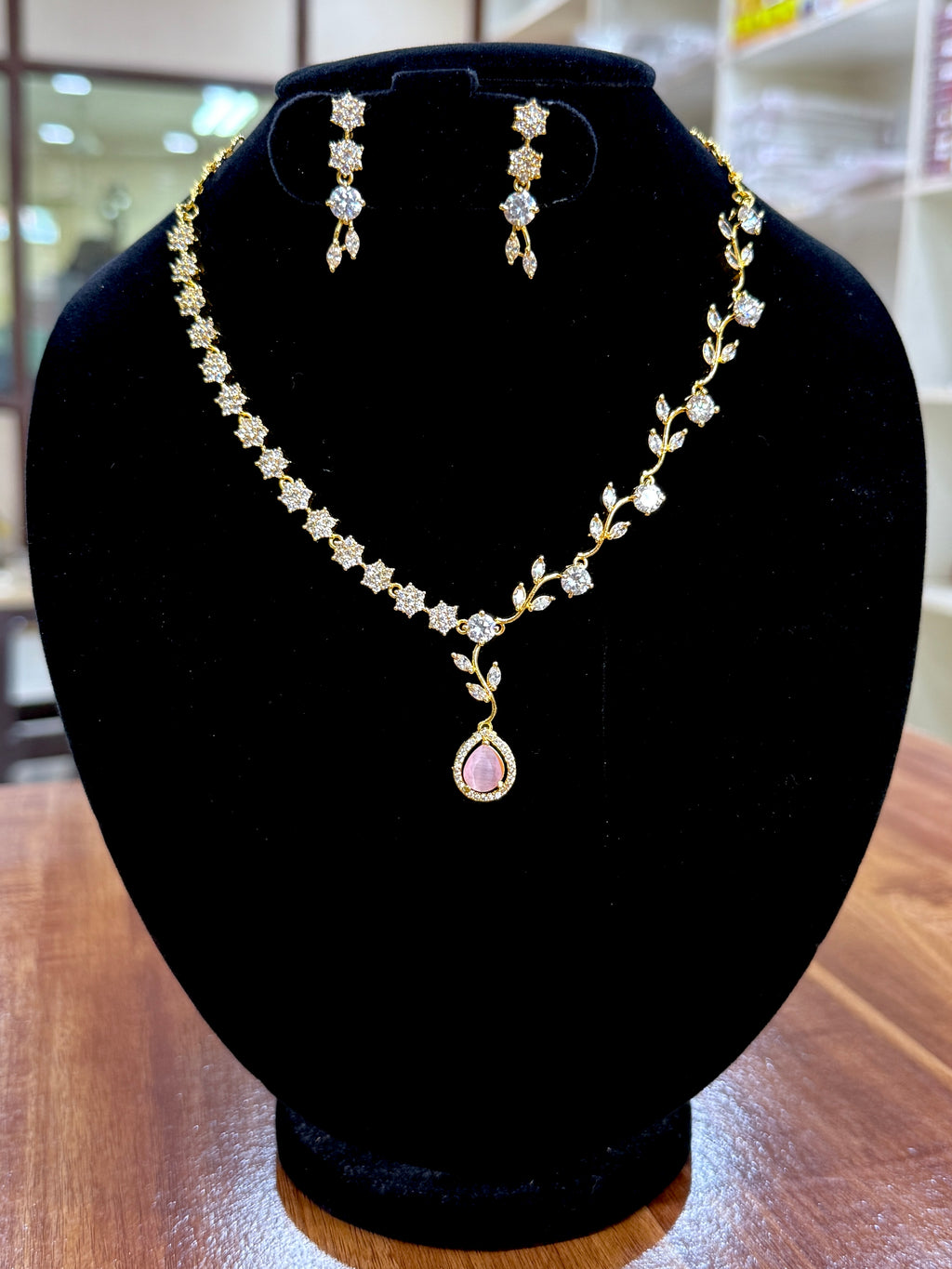 Leaf Design Cz necklace