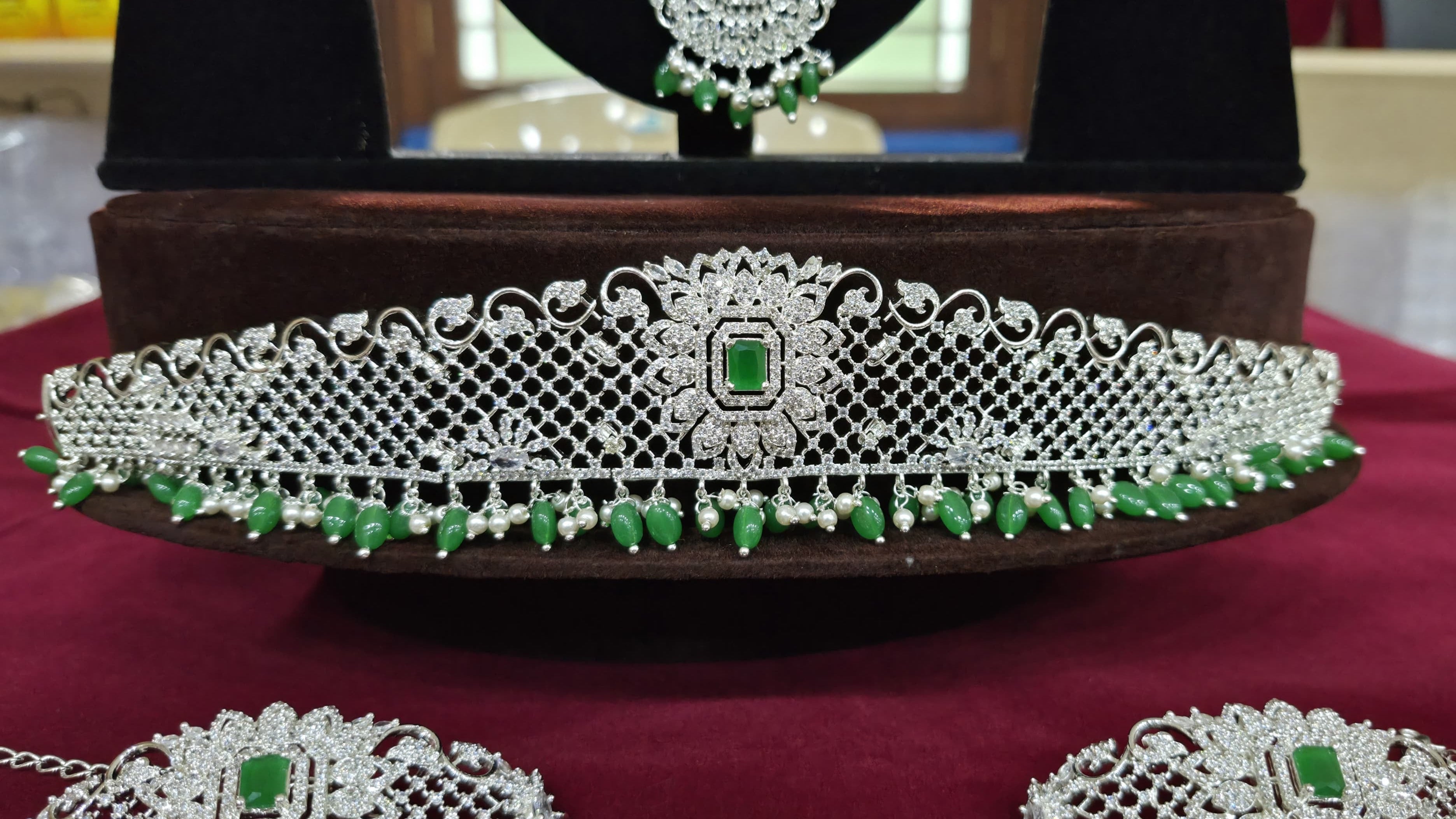 Elegant Silver-Plated Emerald Green Marriage Set Choker with Hanging Beads