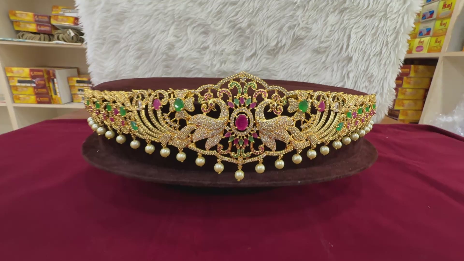 Hip belt (vaddanam) peacock flower design